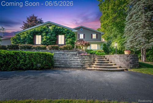 7841 Rampart Trl, Waterford, MI, 48327-4148 | Card Image