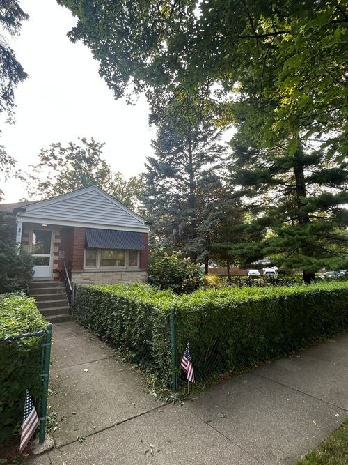 7030 N Ionia Ave, Chicago, IL, 60646-1206 | Card Image