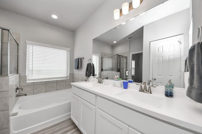 1654 Sequoia Run Dr, House other with 3 bedrooms, 2 bathrooms and 3 parking in Rosharon TX | Image 13