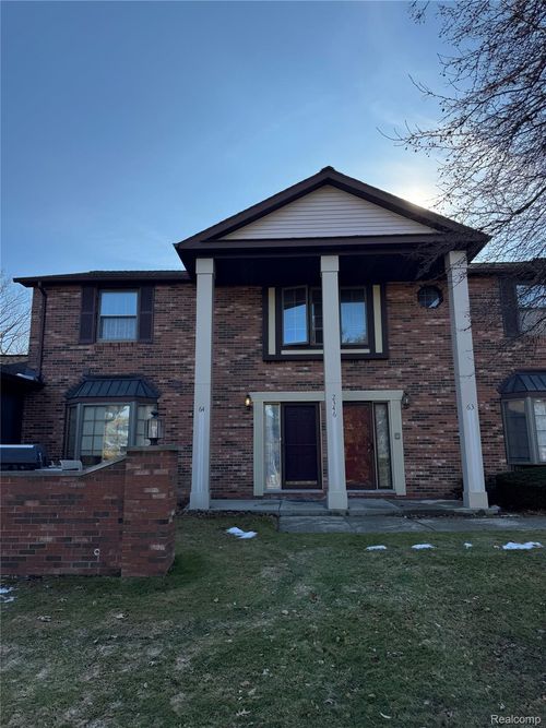 2346 London Bridge Dr, Rochester Hills, MI, 48307-4267 | Card Image