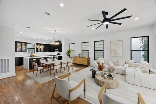 2407 Radcliffe St, Houston, TX, 77007-1131 | Card Image