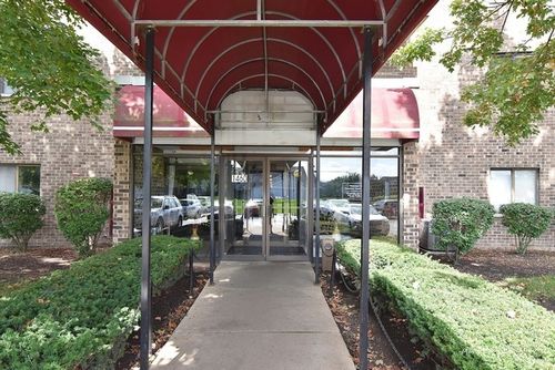 324-1460 Fairlane Dr, Schaumburg, IL, 60193-3567 | Card Image