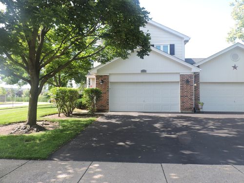 121 Hampton Ave, Westmont, IL, 60559-8619 | Card Image