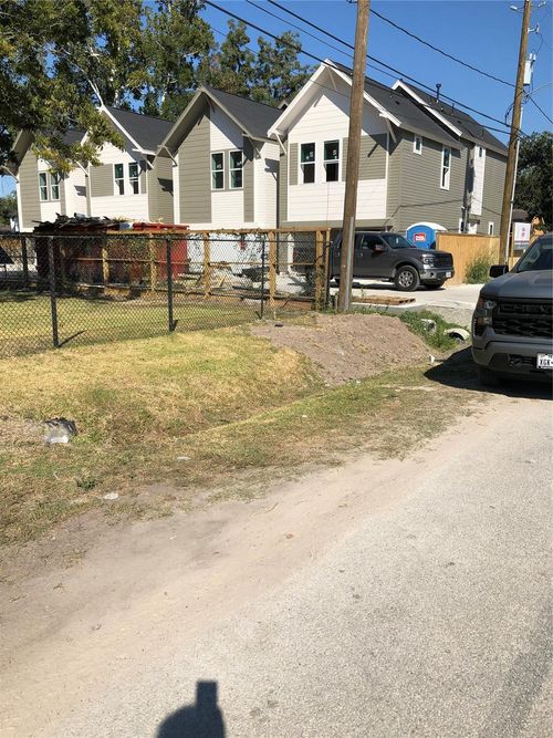 1025 Glen Ave, Houston, TX, 77088-7809 | Card Image