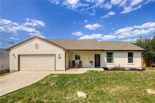 8005 Flintlock Cir, Lago Vista, TX, 78645-4412 | Card Image