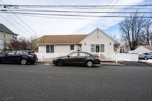 52 Mount Pleasant Ave, Woodland Park, NJ, 07424-2836 | Card Image