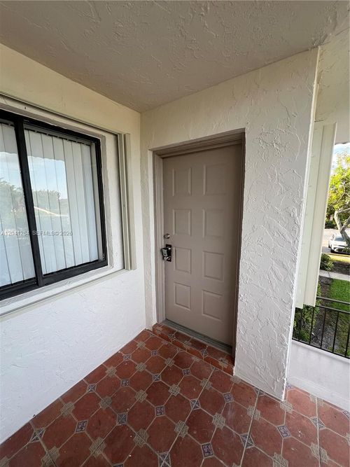 205-379 Lakeview Dr, Weston, FL, 33326-1303 | Card Image