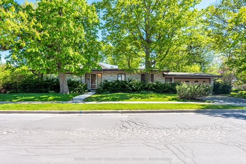 2 Churchill St, Kingston, ON, K7M2K5 | Card Image