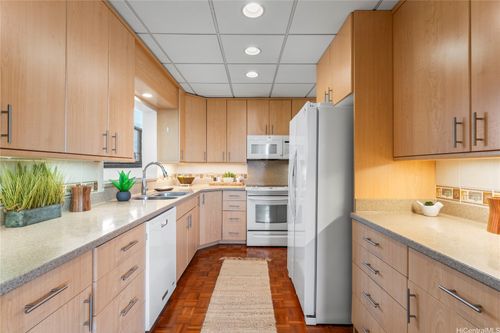1207ph2-1333 Heulu St, Honolulu, HI, 96822-3066 | Card Image