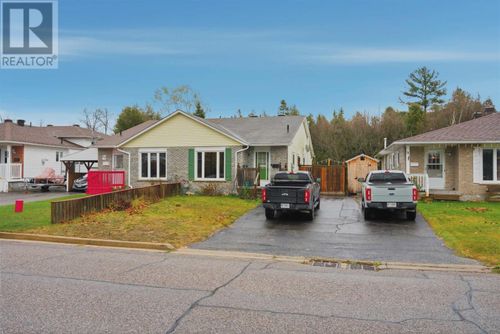 29 Laurier Rd, Elliot Lake, ON, P5A2T9 | Card Image