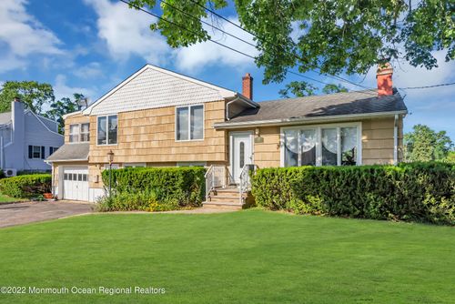 17 Johnston St, Oakhurst, NJ, 07755-1235 | Card Image