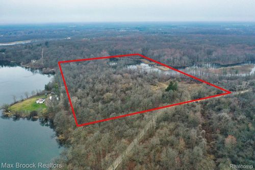 14202 Hess Rd, Holly, MI, 48442-8730 | Card Image