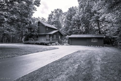 1985 Briarwood Ln, Columbiana, OH, 44408-9431 | Card Image