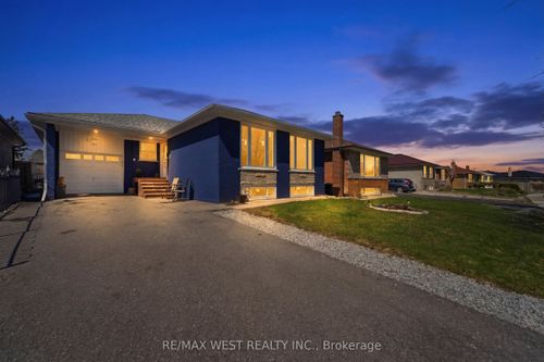 38 Bridesburg Dr, Etobicoke, ON, M9R2K8 | Card Image