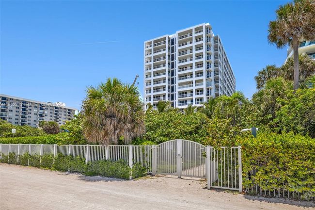 APT-705 - 9341 Collins Ave, Condo with 2 bedrooms, 2 bathrooms and null parking in Surfside FL | Image 5