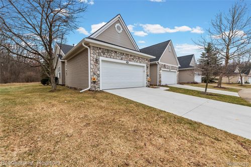 3568 Grove Ln, Auburn Hills, MI, 48326-3982 | Card Image