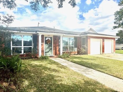 500 Kenmore Dr, Harahan, LA, 70123-3826 | Card Image