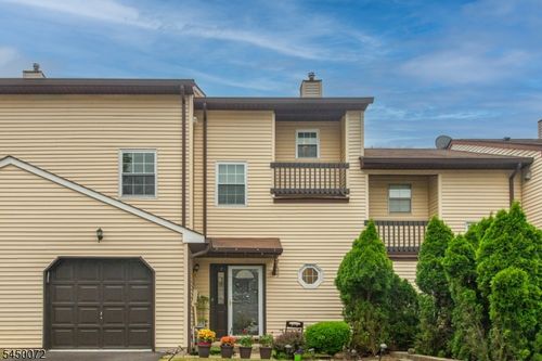 7 Bowfell Ct, Wayne, NJ, 07470-2144 | Card Image