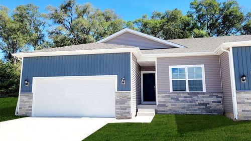 490 Kinley Dr, Waukee, IA, 50263-7404 | Card Image