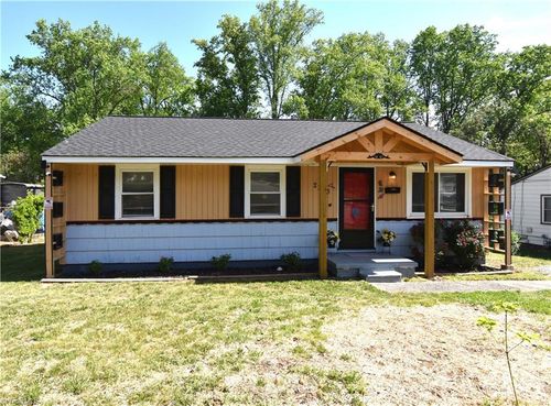 2213 Gerald St, Winston Salem, NC, 27101-1821 | Card Image