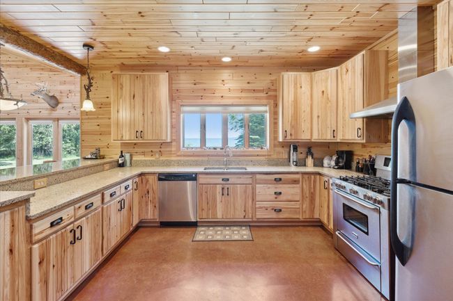 Lots of cupboards in kitchen | Image 8