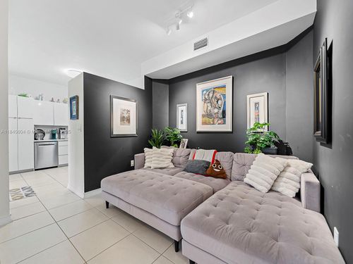 19-15533 Miami Lakeway N, Miami Lakes, FL, 33014-5561 | Card Image