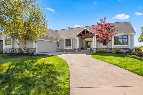 5148 Arrowhead Cir, Williamsburg, MI, 49690-9594 | Card Image