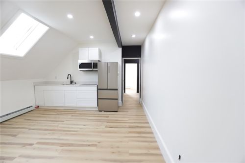 3r-686 Broadway, Pawtucket, RI, 02860-1147 | Card Image