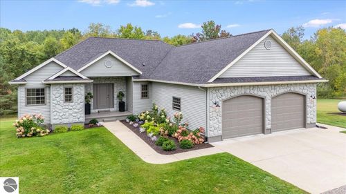 6853 Maple Acres Dr, Whittemore, MI, 48770-9714 | Card Image