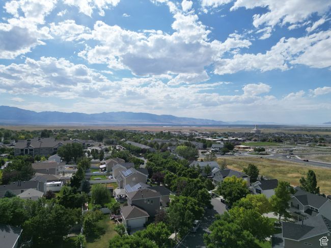 Bird's eye view with a mountain view | Image 25