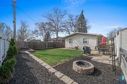 2317 E 18th St Street, Sioux Falls, SD, 57103 | Card Image