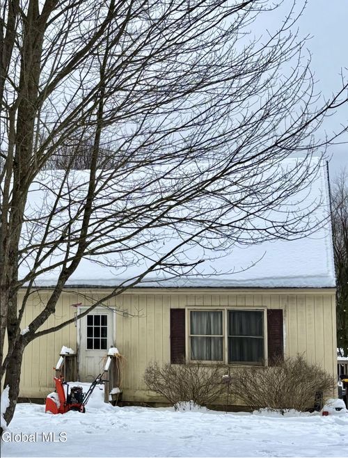 1 Newington Ave, Wilton, NY, 12831-1842 | Card Image