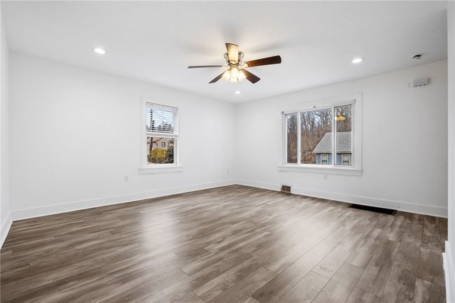 1028 Moon Run Rd, House other with 3 bedrooms, 3 bathrooms and 4 parking in Mc Kees Rocks PA | Image 8