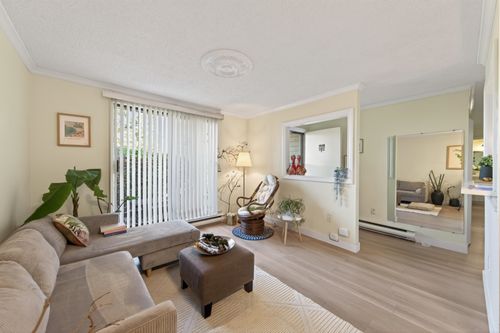 102-8040 Colonial Dr, Richmond, BC, V7C4V1 | Card Image