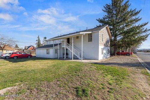 507 S Ahtanum Ave, Wapato, WA, 98951-1279 | Card Image