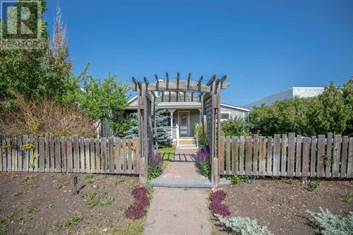 125 River Ave, Cochrane, AB, T4C2C2 | Card Image