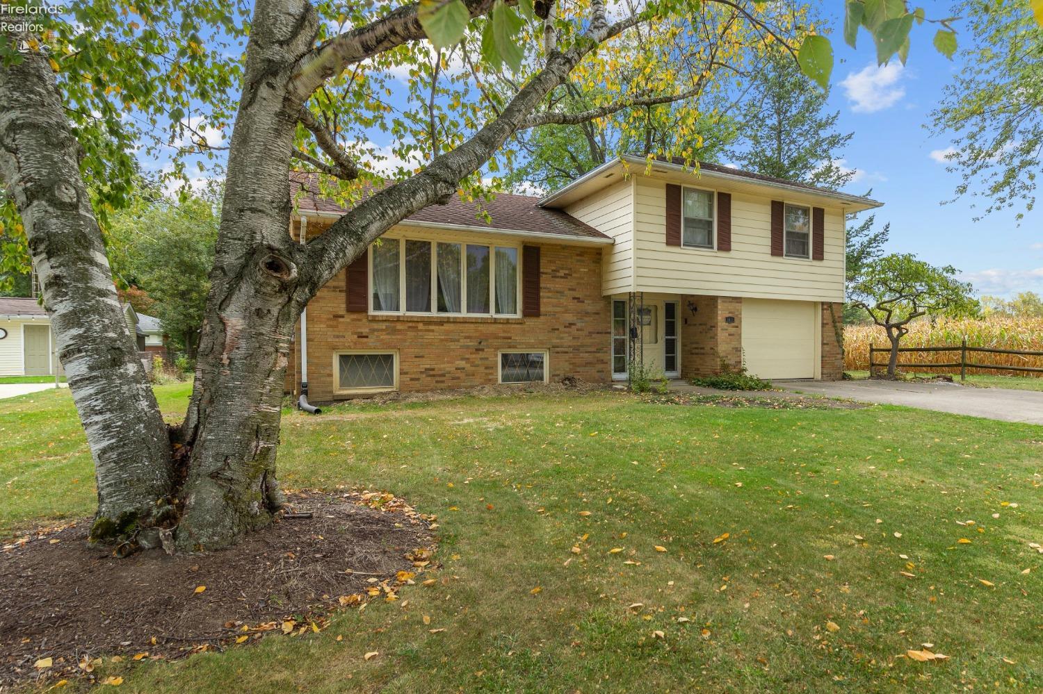 Ferry Ln, Sandusky, OH 44870