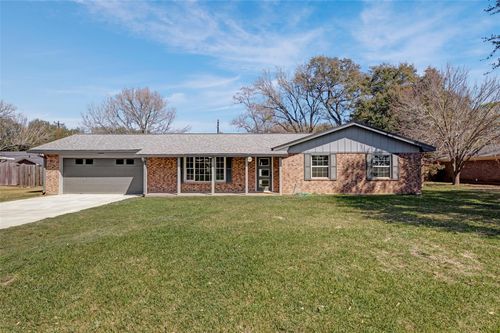 605 Helms Ave, Wharton, TX, 77488-2918 | Card Image