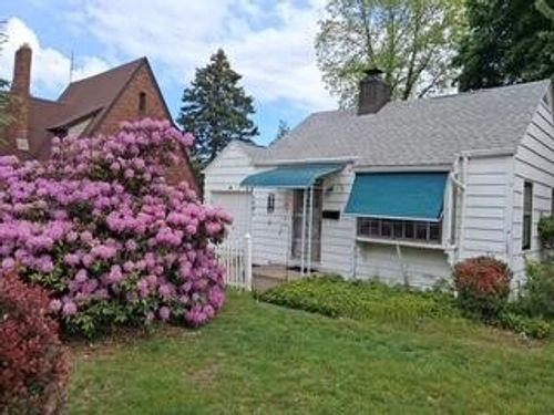 3021 Oakwood St, Erie, PA, 16508-1230 | Card Image