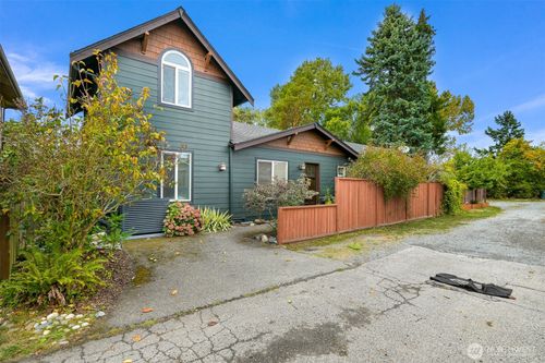 2412 W North St, Bellingham, WA, 98225-2059 | Card Image