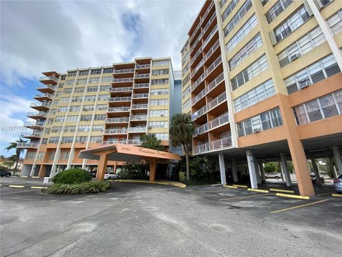902-2025 Ne 164th St, North Miami Beach, FL, 33162-4108 | Card Image