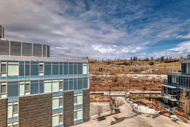 401 - 51 Waterfront Mews Sw, Home with 2 bedrooms, 2 bathrooms and 3 parking in Calgary AB | Image 17