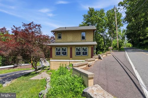 247 Maugers Mill Rd, POTTSTOWN, PA, 19464-1555 | Card Image