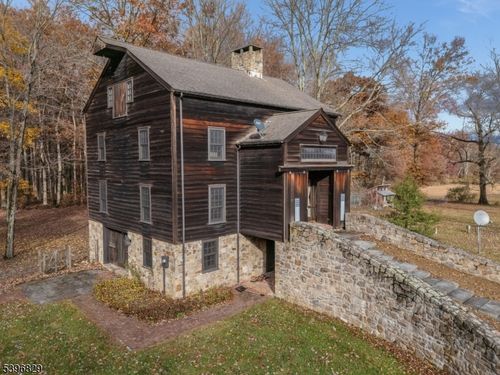 140 Driftway E, Hampton, NJ, 08827-4147 | Card Image