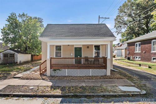 109 N Oak St, Belleville, IL, 62220-1430 | Card Image