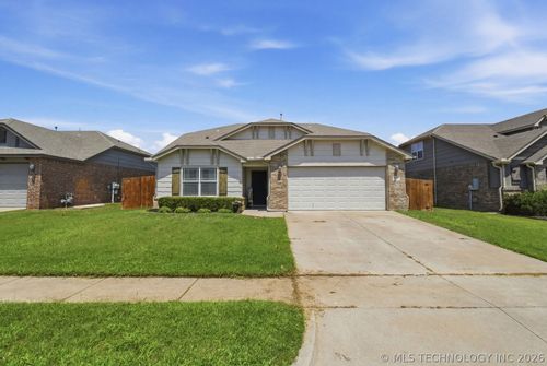 3913 104th Ct, Jenks, OK, 74037-1919 | Card Image