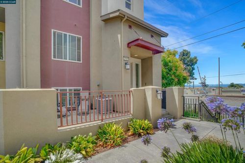 2725 Holly St, San Pablo, CA, 94806-2286 | Card Image