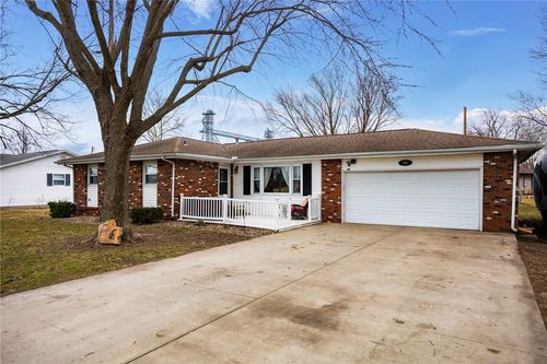 105 S 10th St, Altamont, IL, 62411-1036 | Card Image