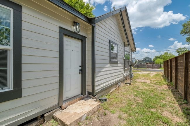 View of exterior entry | Image 20