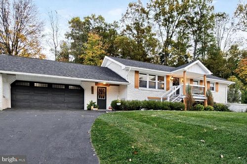 9263 E Springfield Rd, SEVEN VALLEYS, PA, 17360-9349 | Card Image